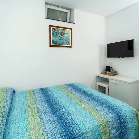 Oda ve Kahvaltı La Minucciola Capri