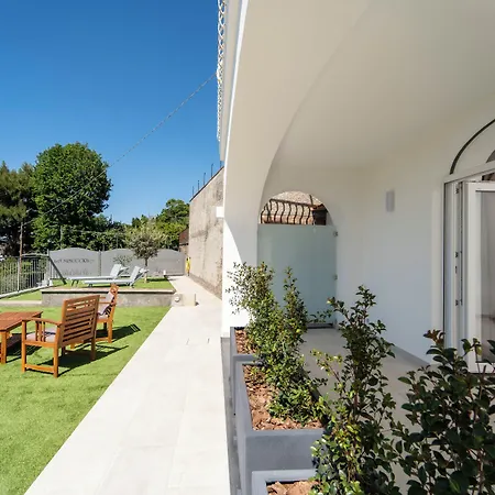 Oda ve Kahvaltı La Minucciola Capri